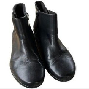 Clarks Collection Women's Leather Hope Track Fashion Boots - NWOT